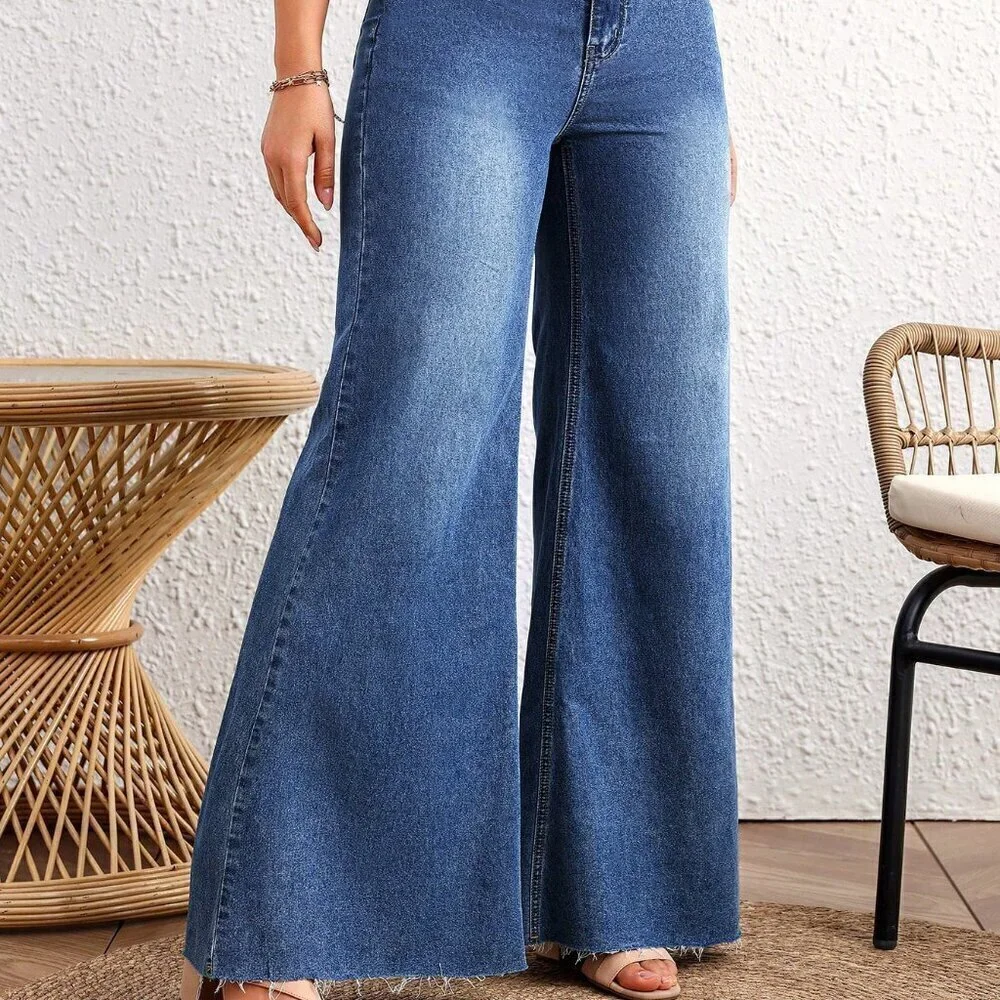 Dark Wash Casual Women's Loose-Fit Wide Leg Jeans w/Frayed Hem & Side Pockets - Picture 3 of 6
